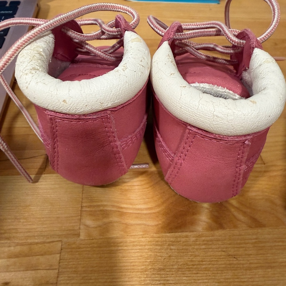 🌸 Timberland Infant Crib Booties – Size 2 – Pink 🌸 - Picture 3 of 8